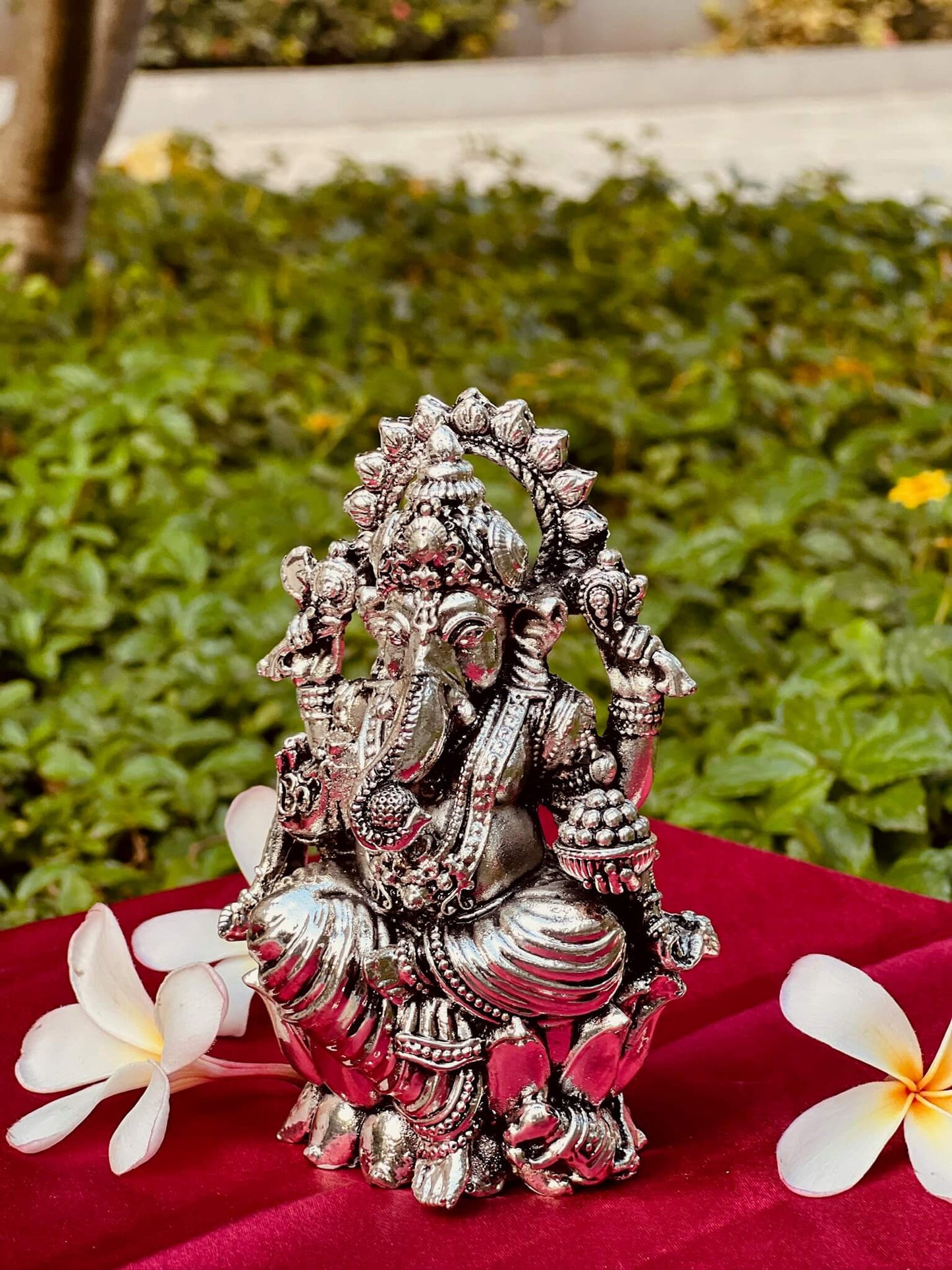 DESHANA Silver Plated Antique Resin-Based Lord Ganesha – A Timeless Symbol of Prosperity and Blessings-Small Size
