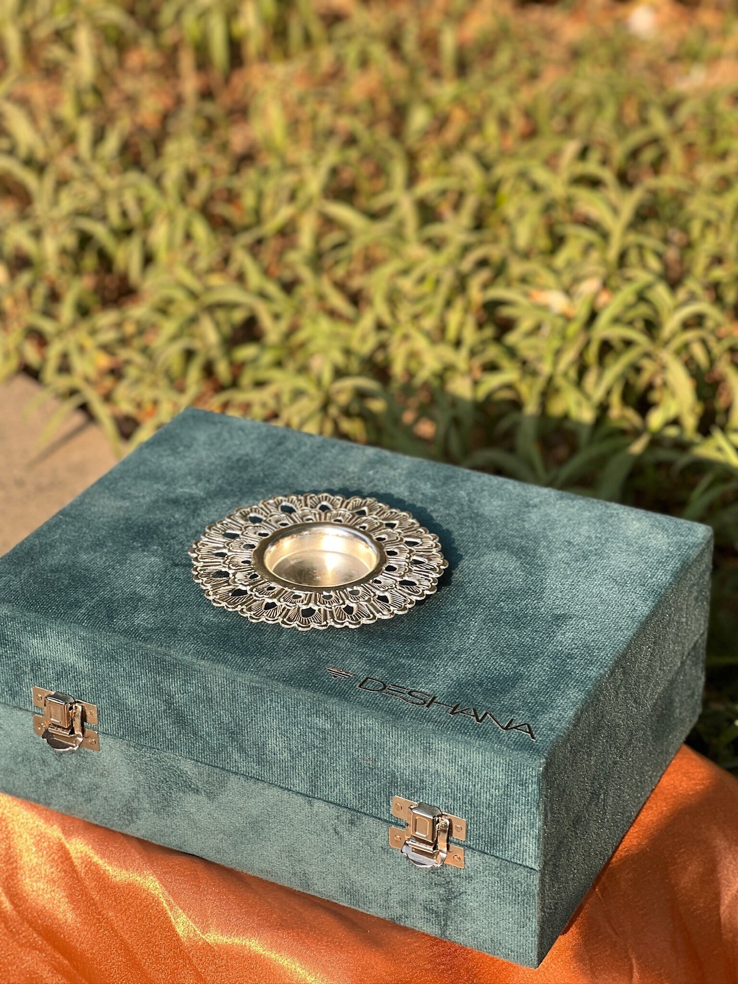Hand Crafted Round Silver Plated Stylish Diya/Candle Stand