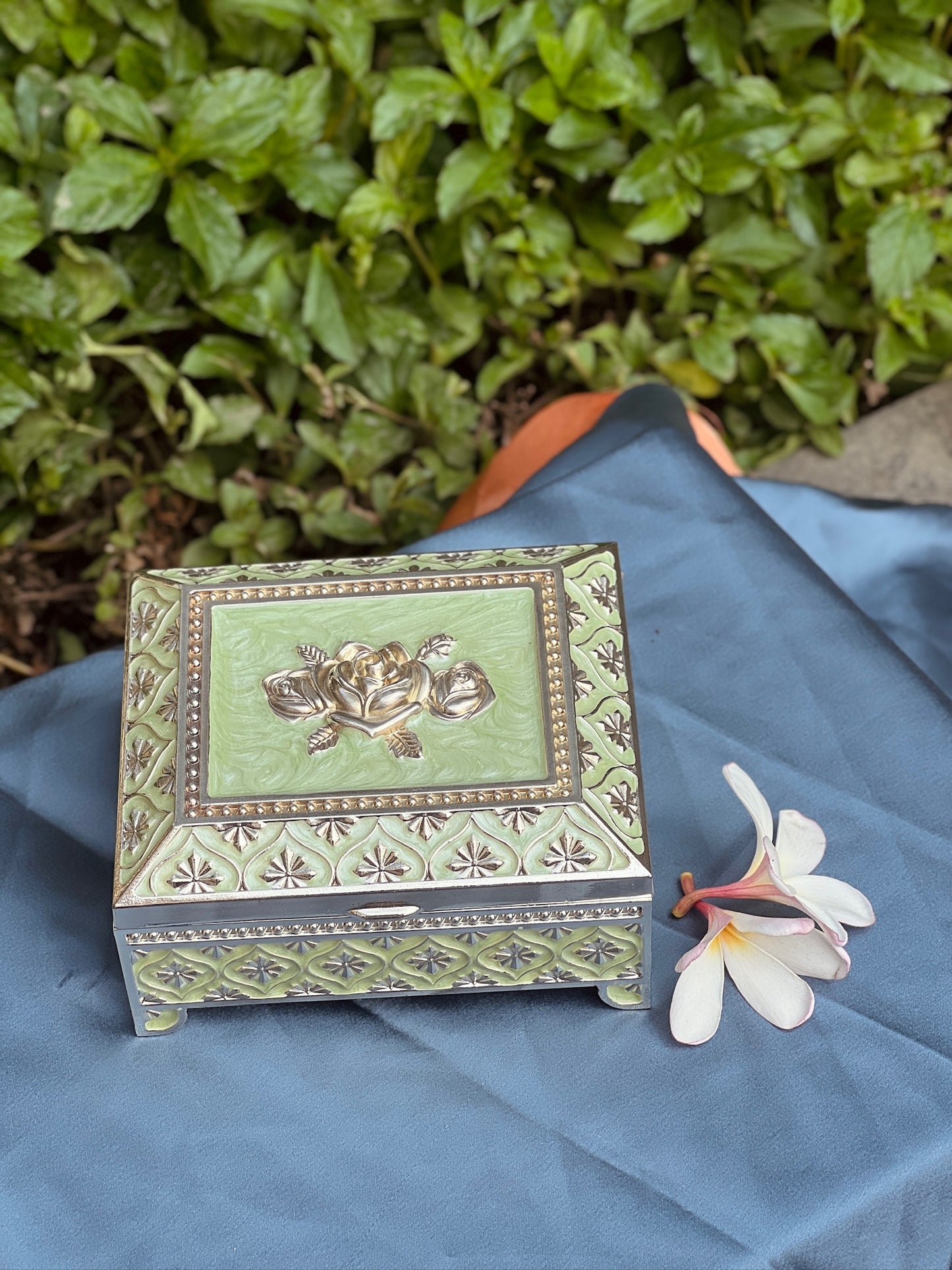 Enamel Compact Luxurious Jewellery Box-Green