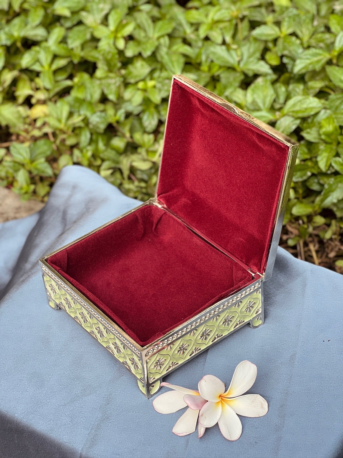 Enamel Compact Luxurious Jewellery Box-Green