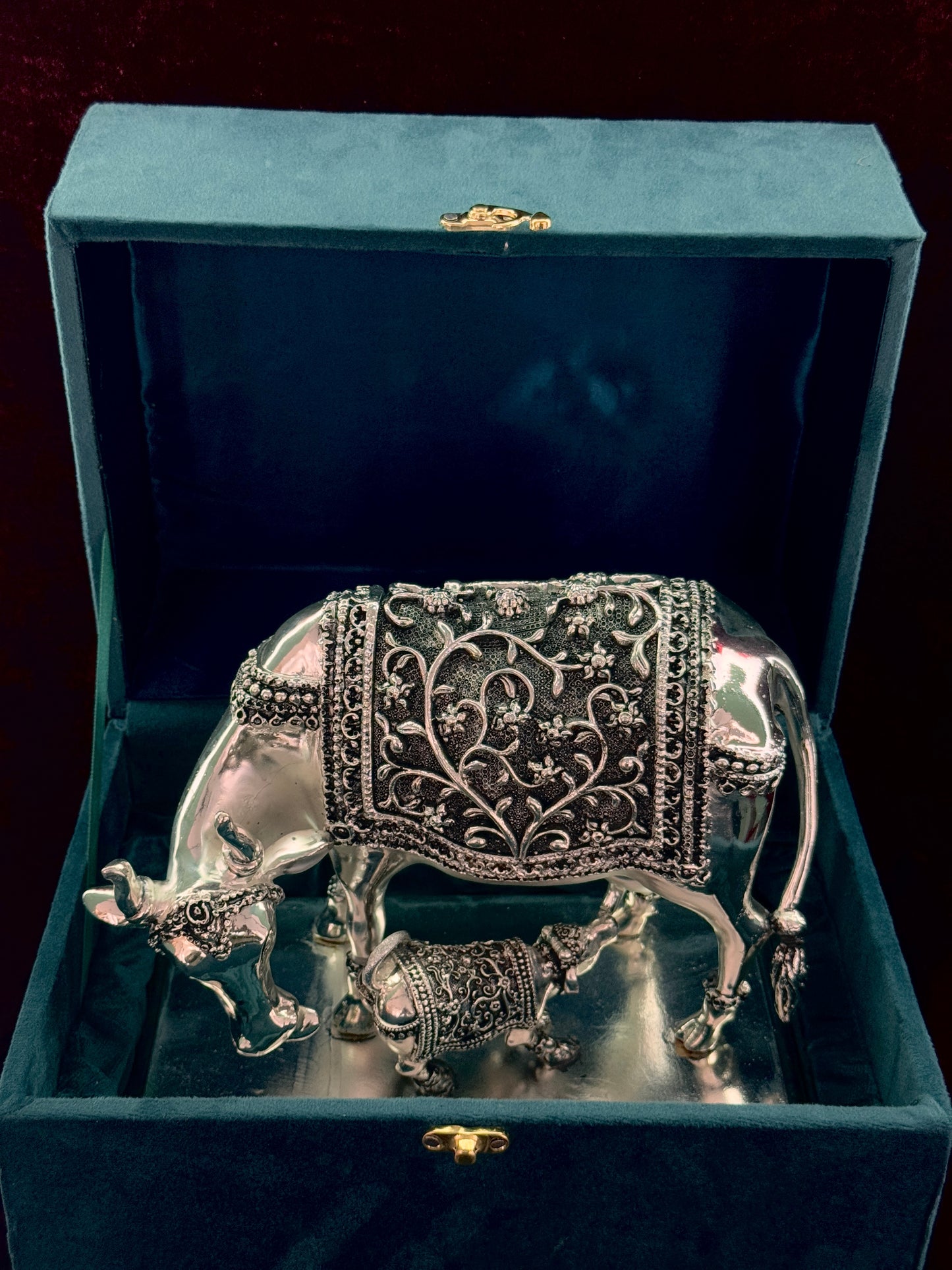 DESHANA's Silver Plated Antique Finish Kamdhenu Bize Size