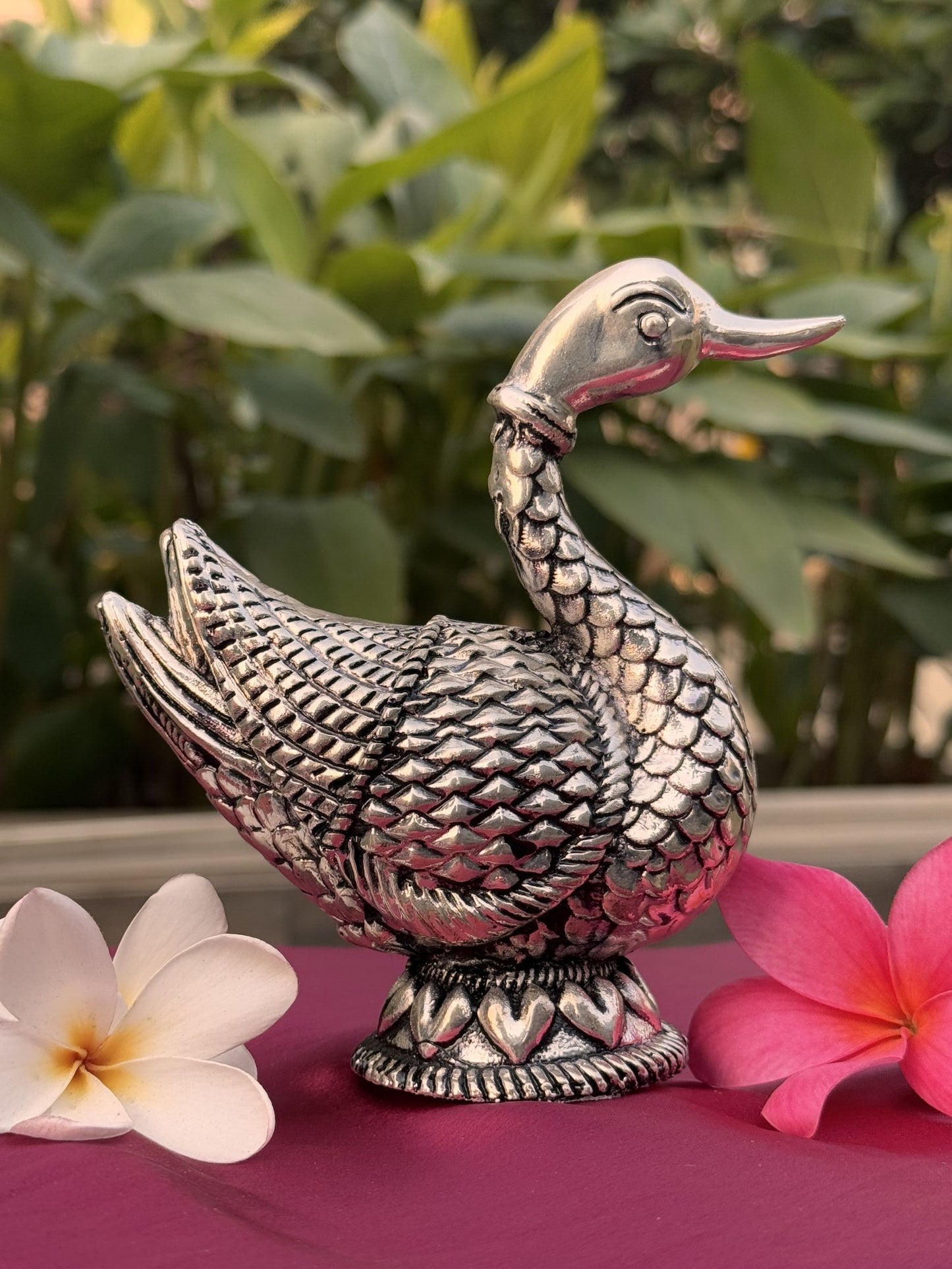 DESHANA Pair of Silver Plated Antique Duck Statues – A Luxurious Blend of Artistry and Elegance