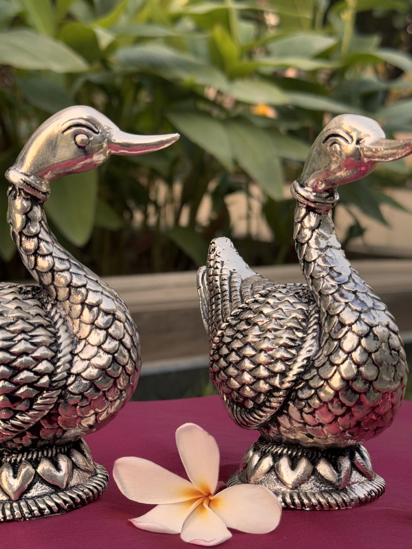 DESHANA Pair of Silver Plated Antique Duck Statues – A Luxurious Blend of Artistry and Elegance