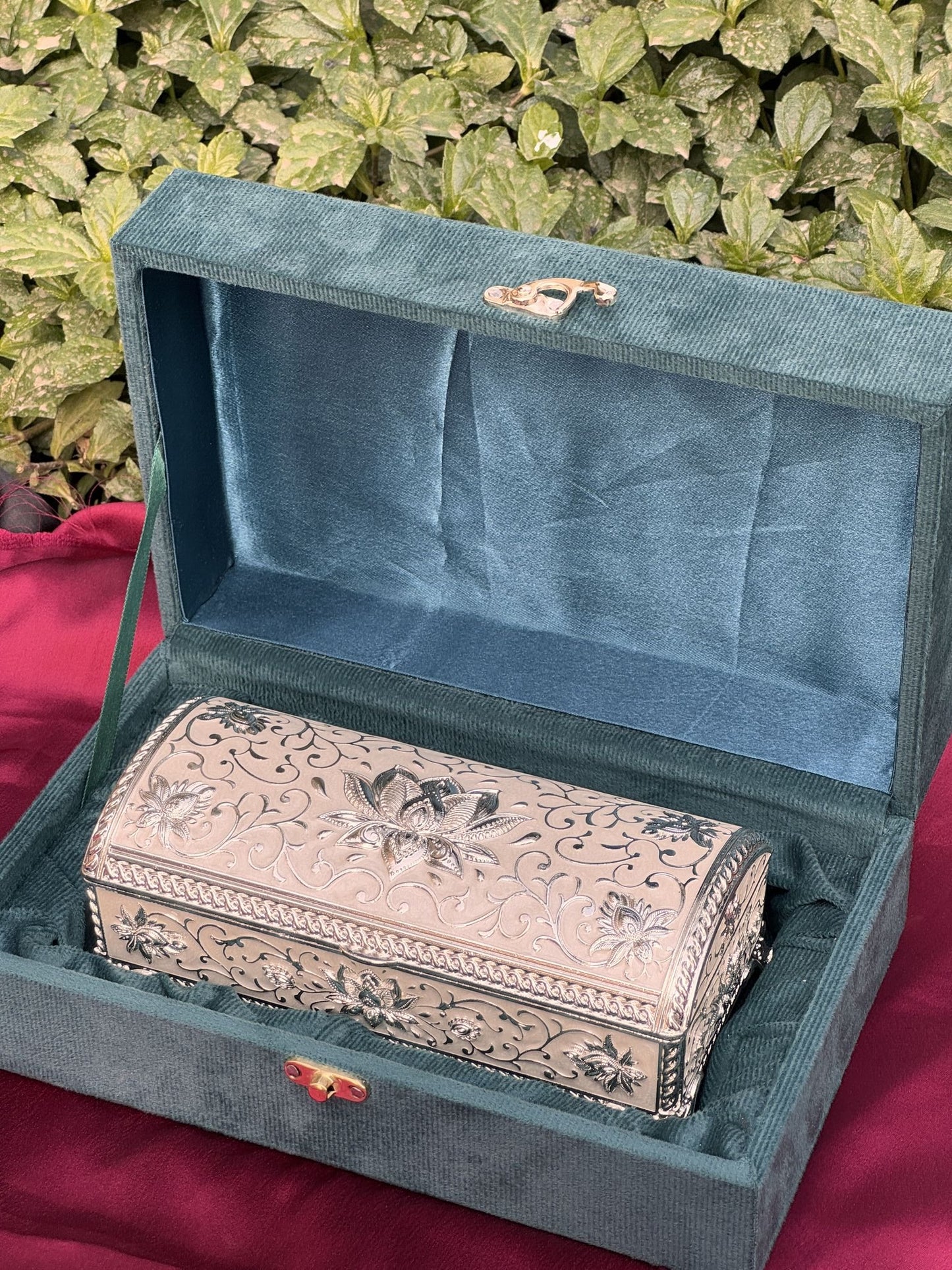DESHANA New Pattern Long Style Jewellery Box – White – A Stylish and Elegant Storage Solution for Your Precious Jewels