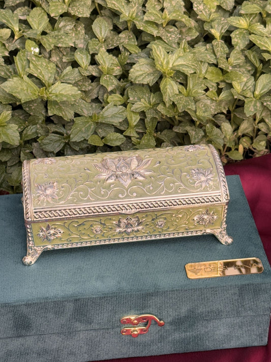 DESHANA New Pattern Long Style Jewellery Box – Green – A Stylish and Elegant Storage Solution for Your Precious Jewels