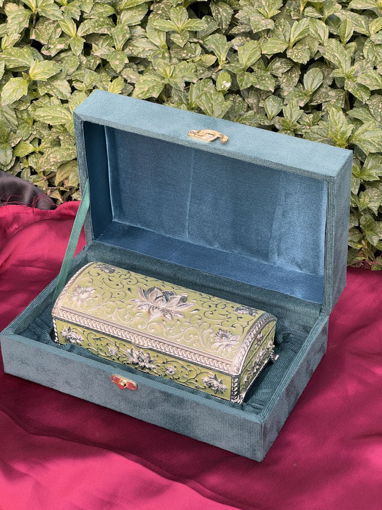 DESHANA New Pattern Long Style Jewellery Box – Green – A Stylish and Elegant Storage Solution for Your Precious Jewels
