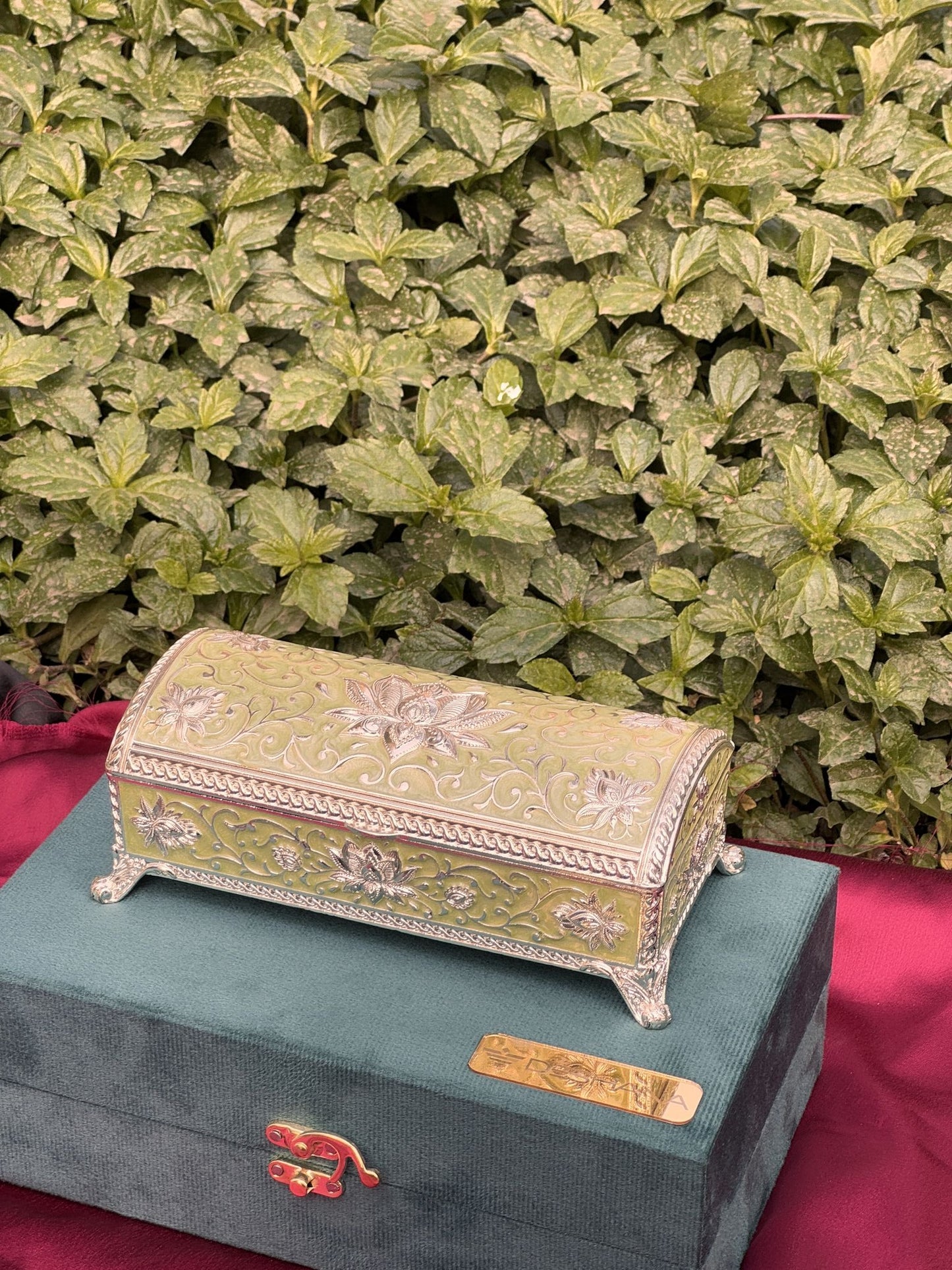 DESHANA New Pattern Long Style Jewellery Box – Green – A Stylish and Elegant Storage Solution for Your Precious Jewels