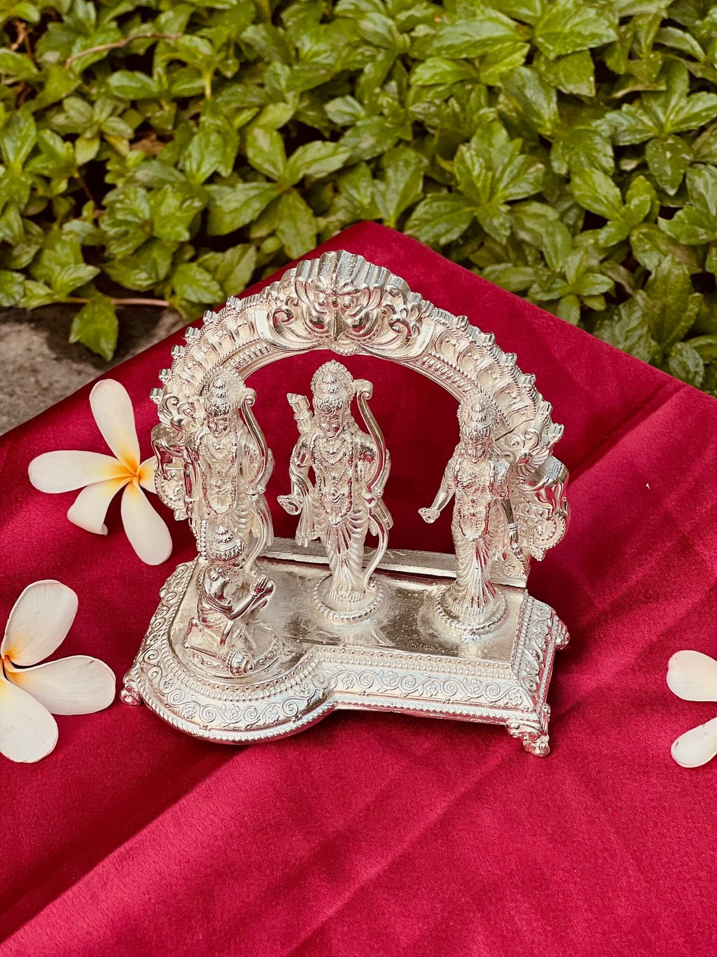 DESHANA Handcrafted Silver Plated Antique Ram Darbar Statue – A Divine Symbol of Devotion and Strength-Small Size