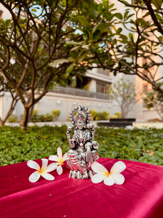 Silver Plated Maa Laxmi Statue – A Divine Symbol of Wealth and Prosperity