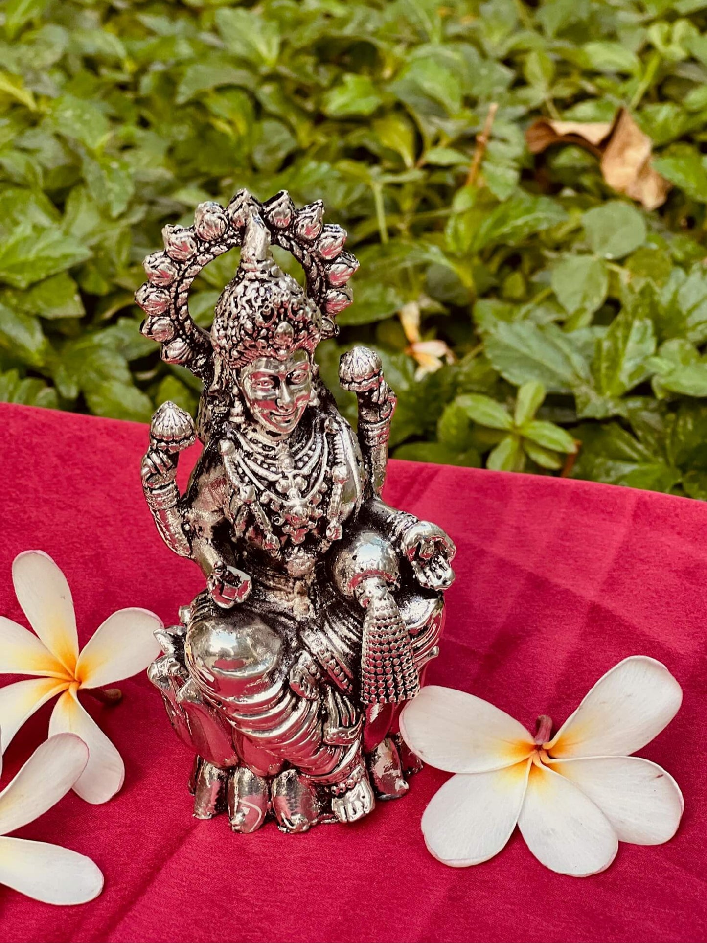 Silver Plated Maa Laxmi Statue – A Divine Symbol of Wealth and Prosperity