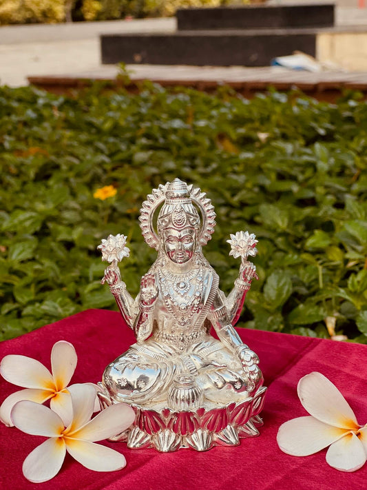 Silver Plated Maa Laxmi Statue – A Divine Symbol of Wealth and Prosperity
