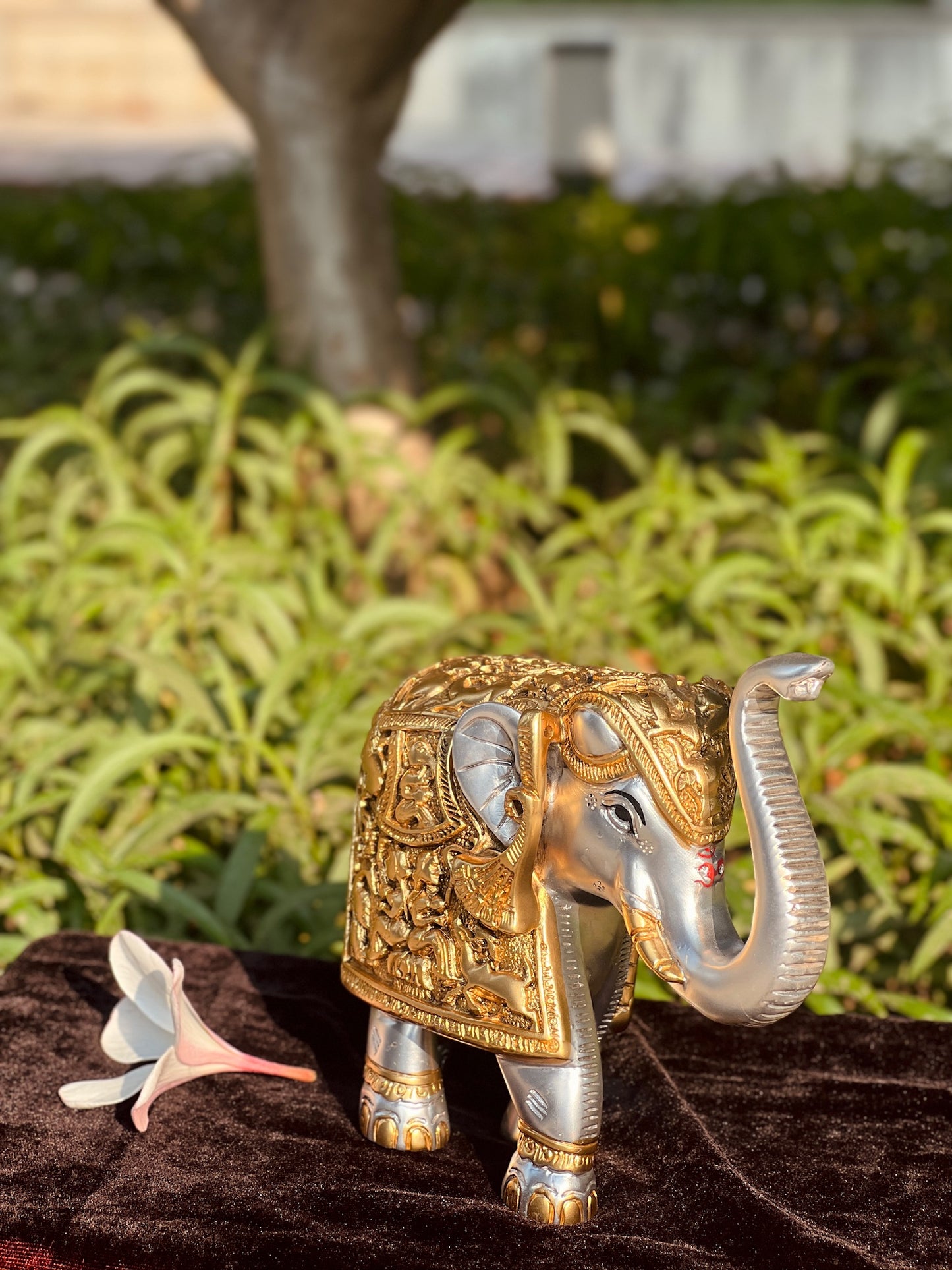 DESHANA Antique Gold and Silver Plated Medium Size Elephant – A Majestic Symbol of Strength and Prosperity