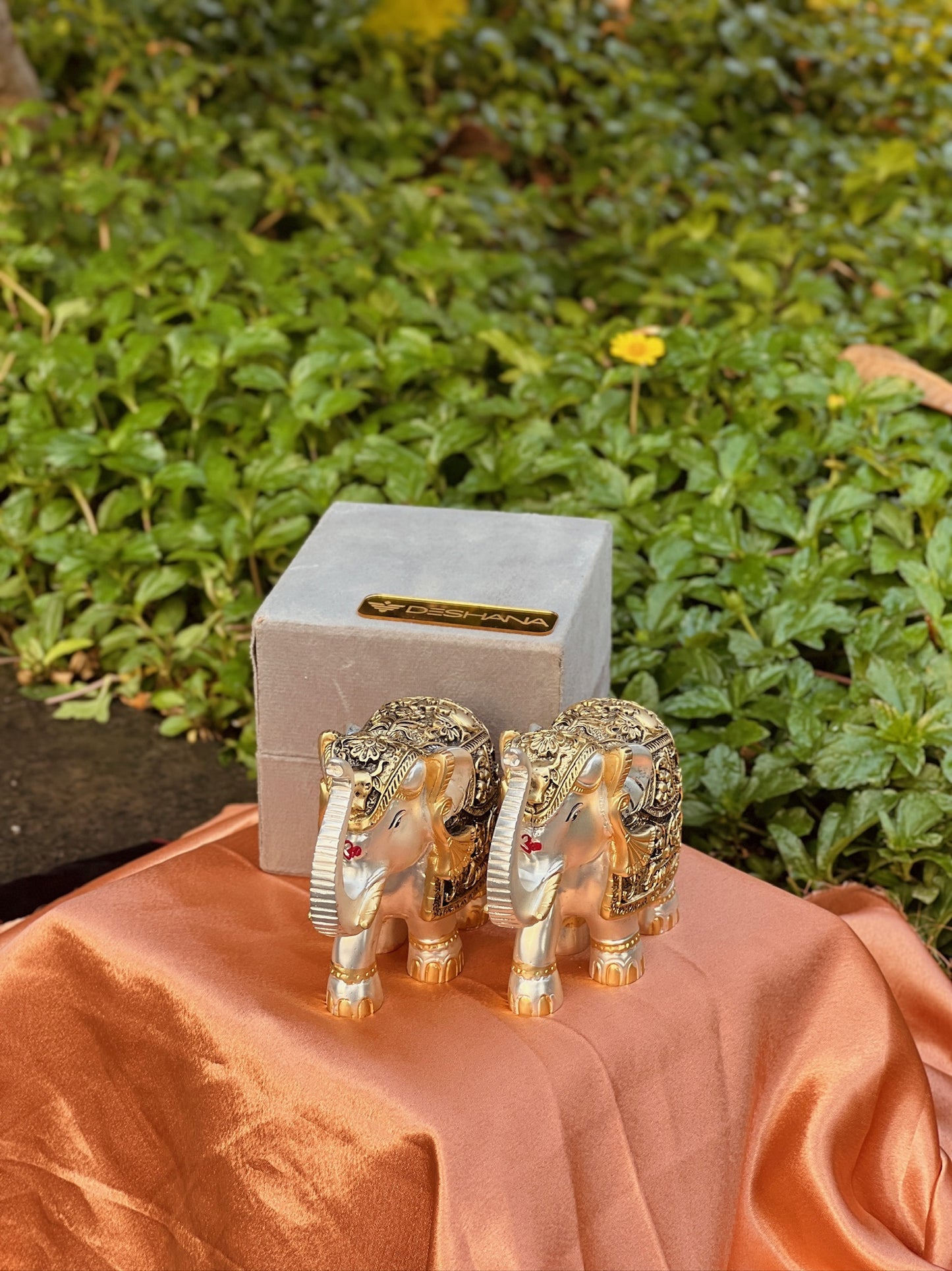 DESHANA Silver Plated Pair of Luxurious Elephants – A Majestic Symbol of Strength and Prosperity