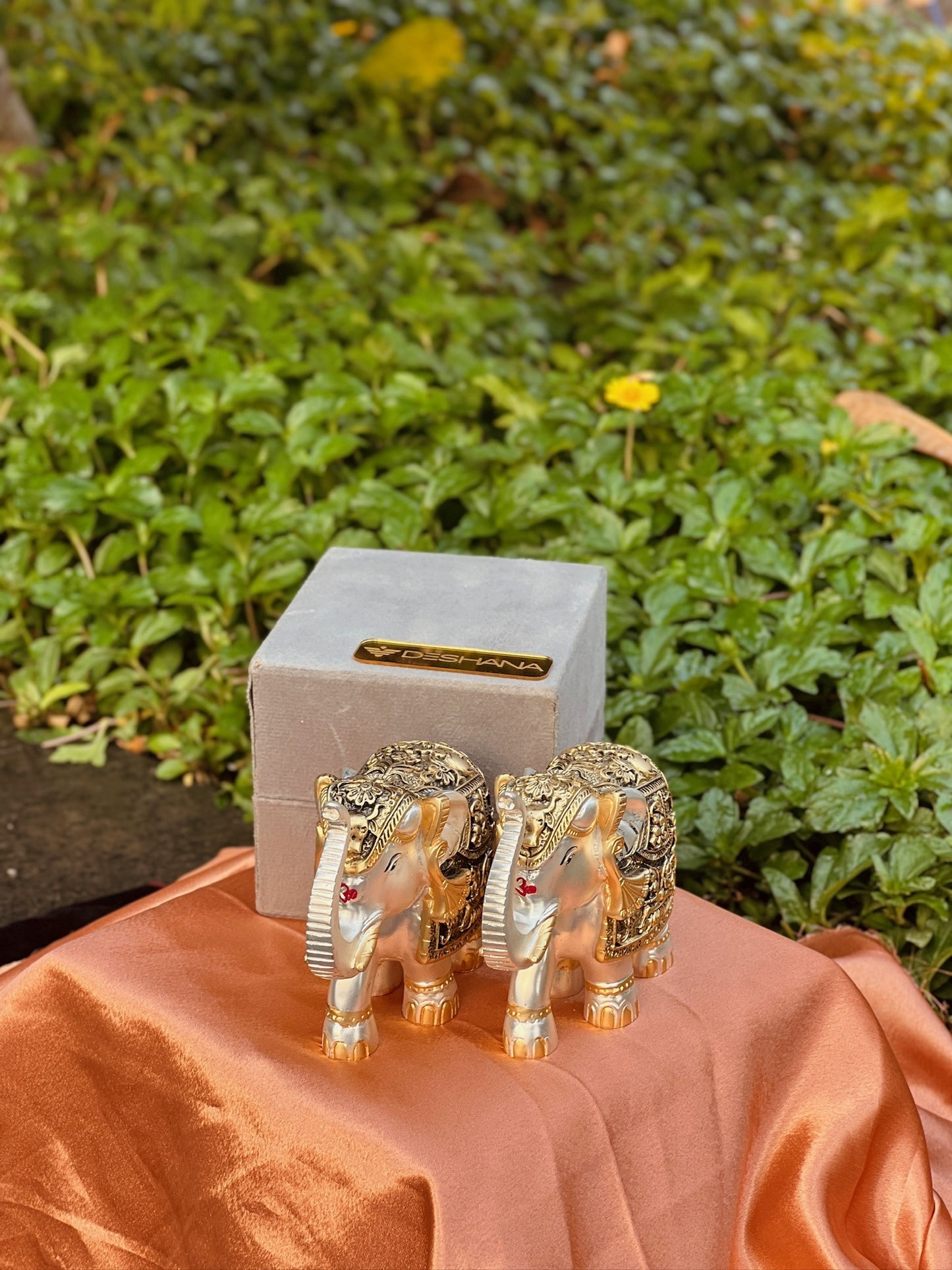 DESHANA Silver Plated Pair of Luxurious Elephants – A Majestic Symbol of Strength and Prosperity