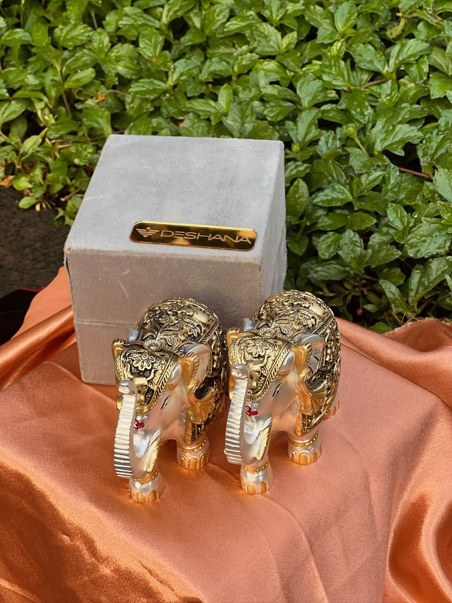 DESHANA Silver Plated Pair of Luxurious Elephants – A Majestic Symbol of Strength and Prosperity