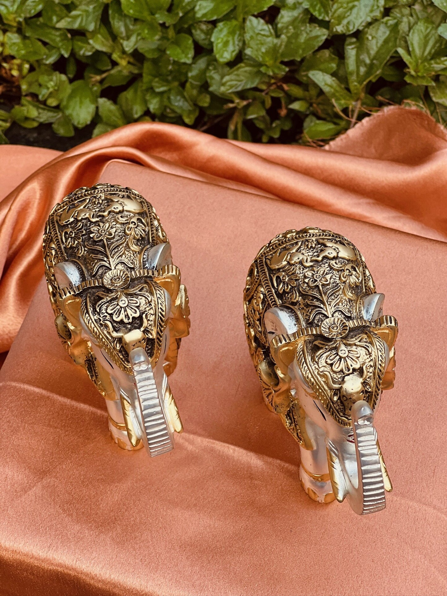 DESHANA Silver Plated Pair of Luxurious Elephants – A Majestic Symbol of Strength and Prosperity
