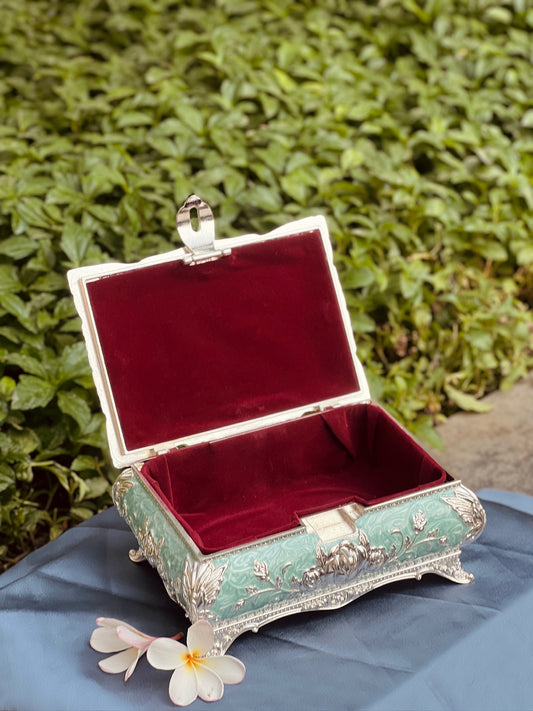 Enamel Coated Luxurius Jewellery cum Dry Fruit Box-White