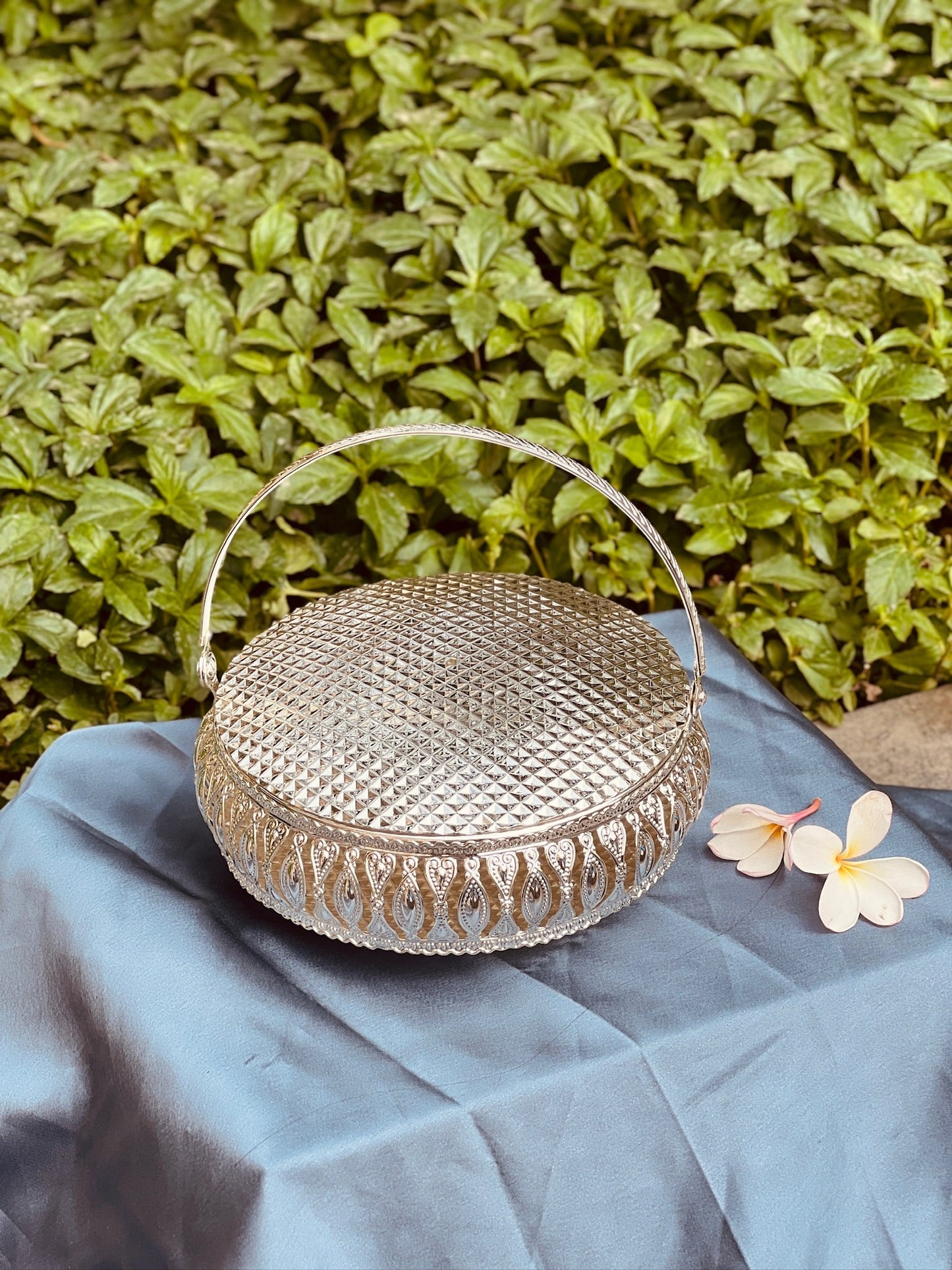 Round Shape Basket With Cover